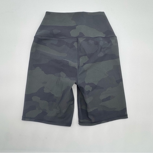 ALO Yoga Camo Biker‎ Shorts, Size Small - Picture 2 of 10